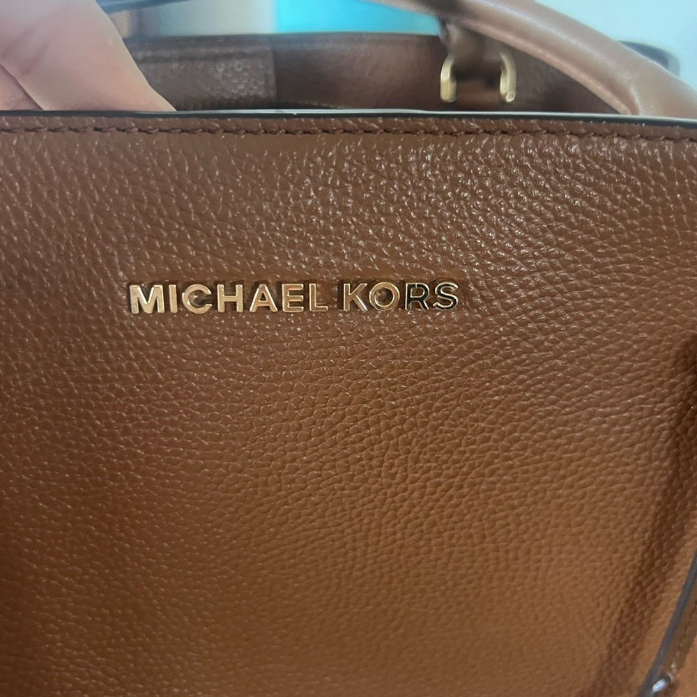 Use MK look pictures and size please if you have any question LMK Thanks